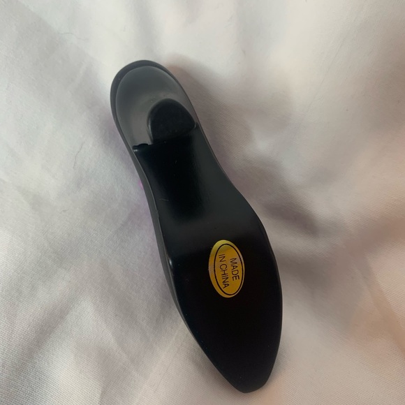 miniature collectible shoe, high heel pump, black with purple ruffle - Picture 5 of 7